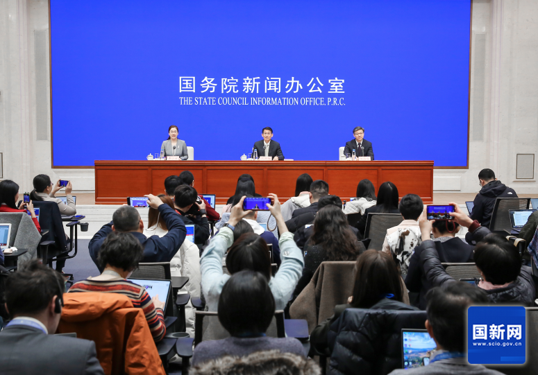 国务院新闻办举行吹风会 解读《政府工作报告(图1)