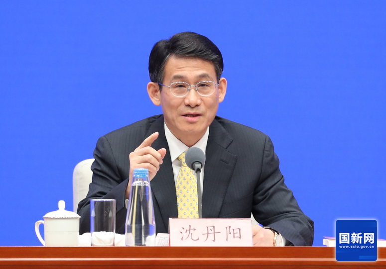 国务院新闻办举行吹风会 解读《政府工作报告(图2)