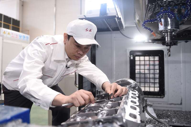 杨永修：恰逢好机遇  技能工人创新正当时(图2)