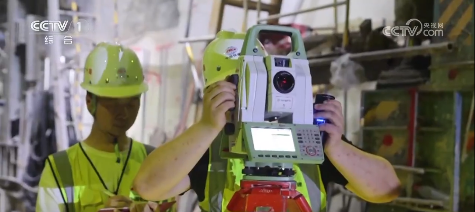 建设者们扎根一线奏响“奋进曲” 多项重大工程建设假期不停工(图2)