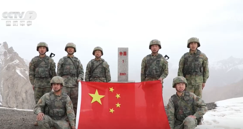 节日在战位：天山深处 英沿前哨官兵踏上巡逻路(图5)