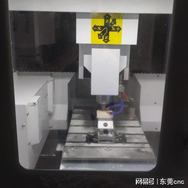 陶瓷精雕机工作台藏着效率密码？生产老板必看的核心作用解析(图1)