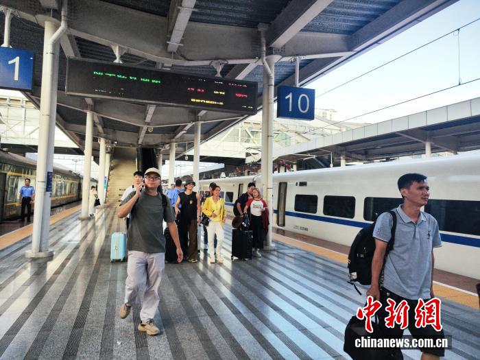 客货两旺、商旅齐涌！中越铁路架起经贸人文“双向桥”(图3)