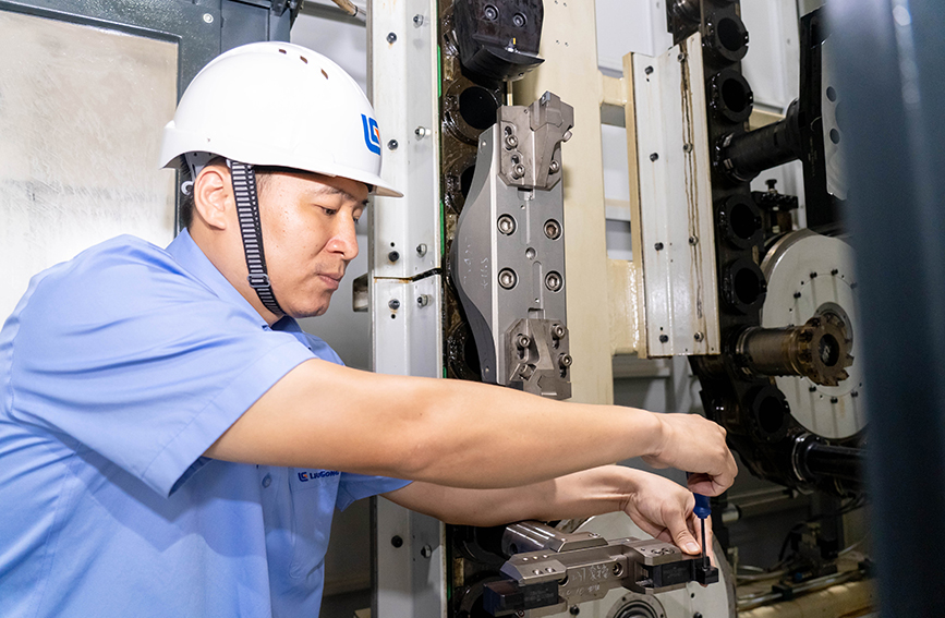 大国工匠庞淇文：业精于勤 创新育匠心(图2)