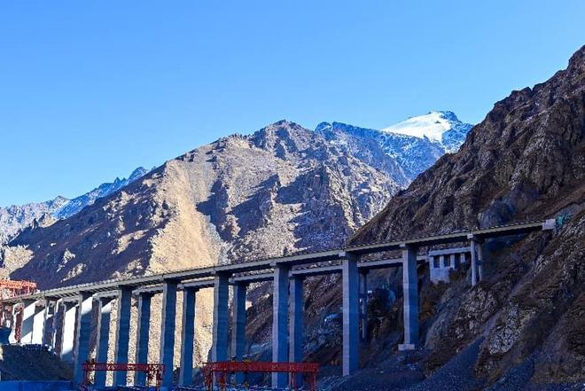 难如修天路！离印度仅80公里新藏铁路为何无论如何我们都要修？(图5)