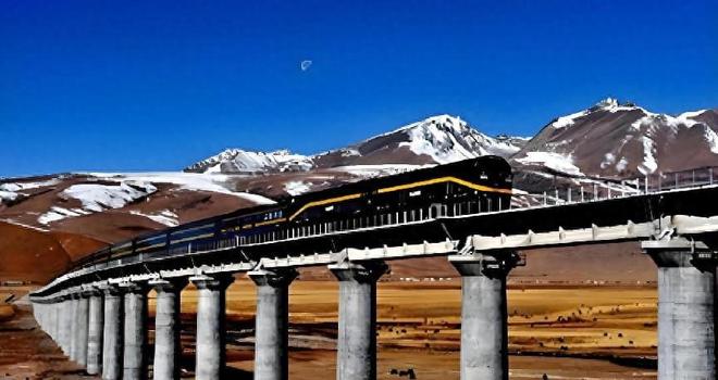 难如修天路！离印度仅80公里新藏铁路为何无论如何我们都要修？(图1)