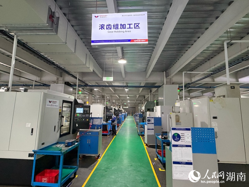 新春走基层｜春节将至机器人“关节”不停转(图2)