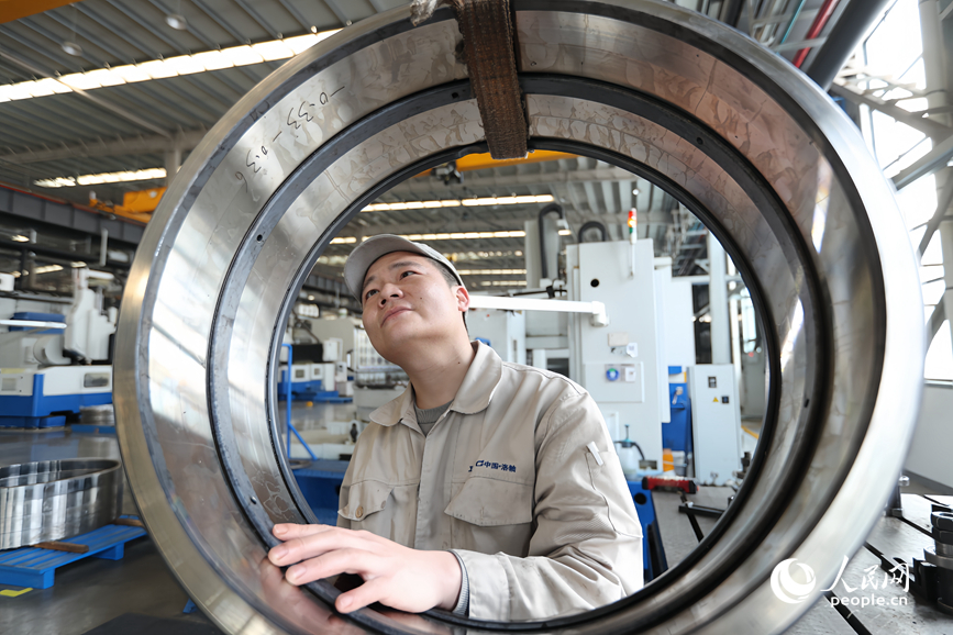 河南洛阳：开足马力赶订单(图1)