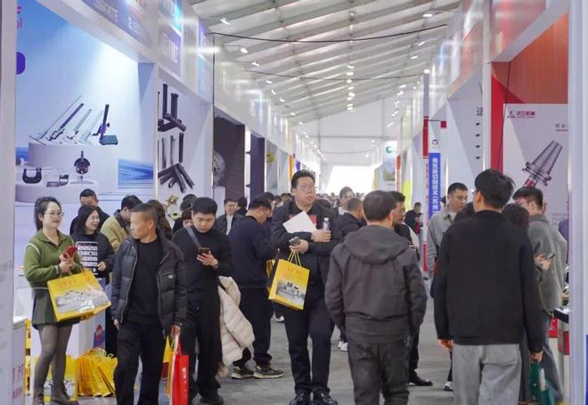 责任扛在肩冲刺“开门红”丨奋楫开新景 跃马载福年⑧(图10)